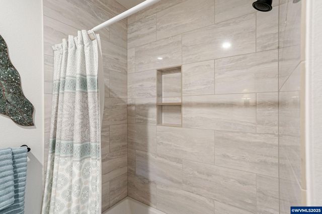 493 NW Crater Lake Dr, Dallas, OR 97338