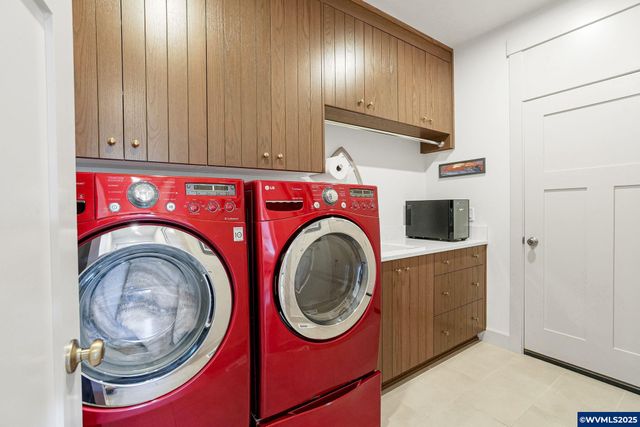 493 NW Crater Lake Dr, Dallas, OR 97338