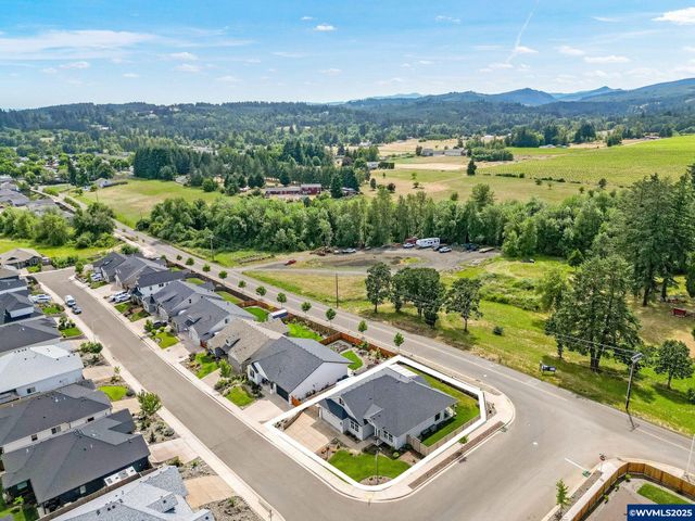 493 NW Crater Lake Dr, Dallas, OR 97338