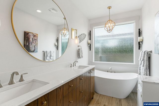 493 NW Crater Lake Dr, Dallas, OR 97338