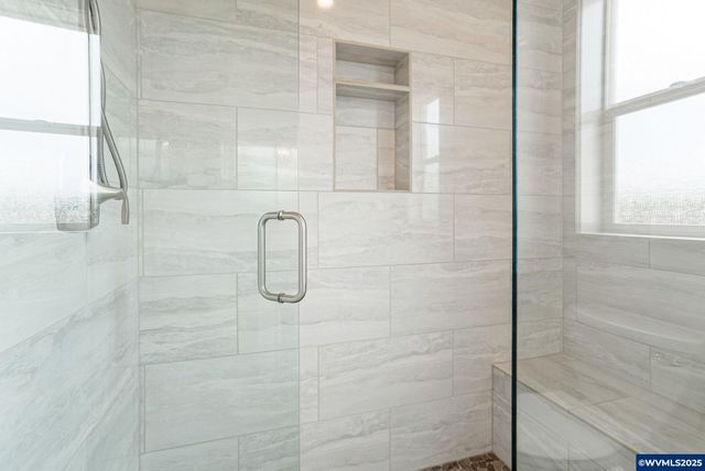 493 NW Crater Lake Dr, Dallas, OR 97338