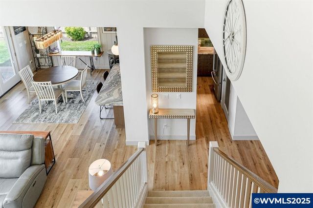 493 NW Crater Lake Dr, Dallas, OR 97338