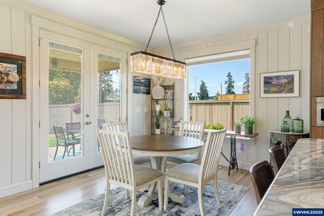 493 NW Crater Lake Dr, Dallas, OR 97338