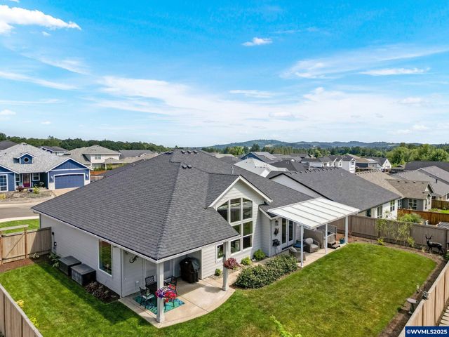 493 NW Crater Lake Dr, Dallas, OR 97338