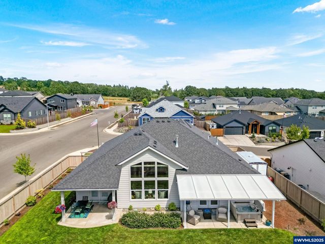 493 NW Crater Lake Dr, Dallas, OR 97338