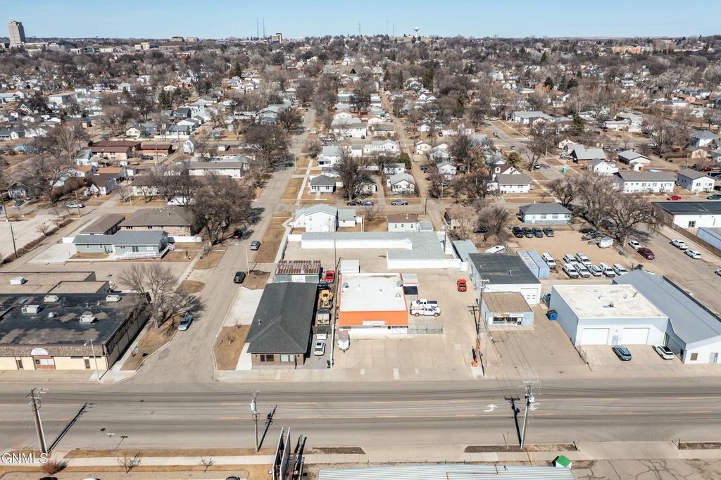 1406 Broadway Avenue E, Bismarck, ND 58501