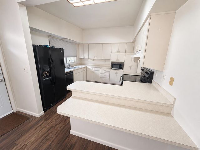 1010 5th St, Minot, ND 58703
