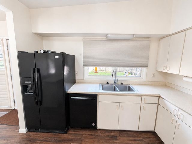1010 5th St, Minot, ND 58703
