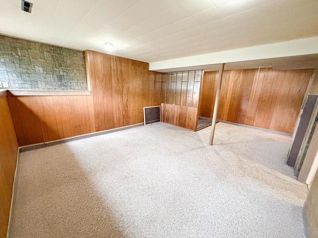 1010 5th St, Minot, ND 58703