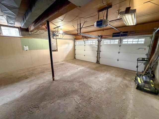 1010 5th St, Minot, ND 58703