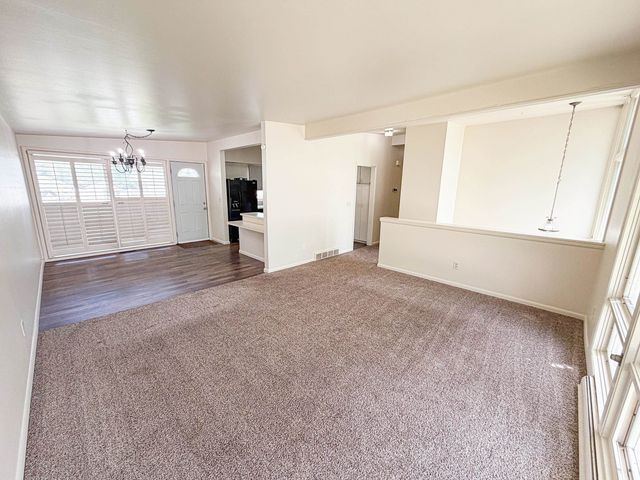 1010 5th St, Minot, ND 58703