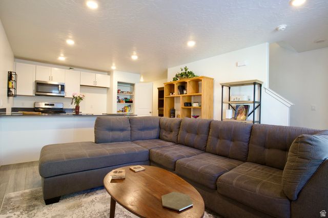 8502 W MEADOW BANK WAY, Magna, UT 84044