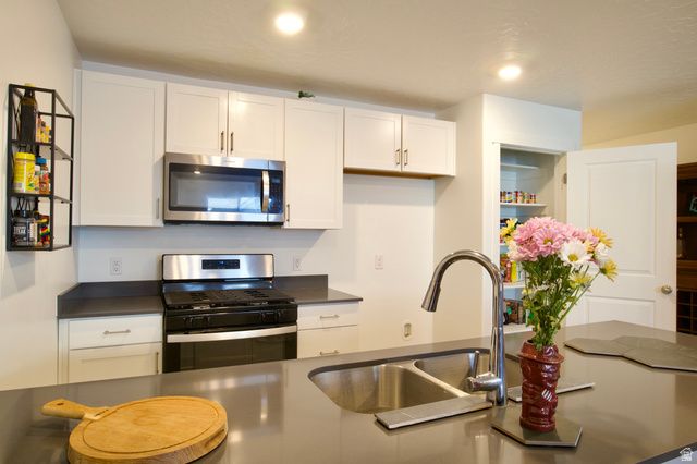 8502 W MEADOW BANK WAY, Magna, UT 84044