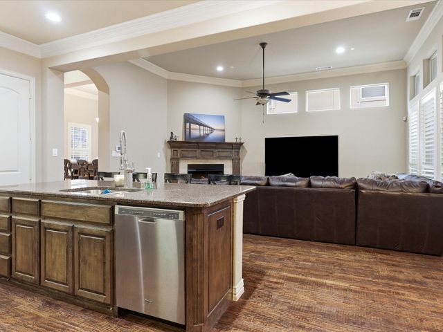 2115 N Hill Drive, Irving, TX 75038