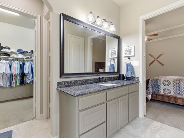 2115 N Hill Drive, Irving, TX 75038