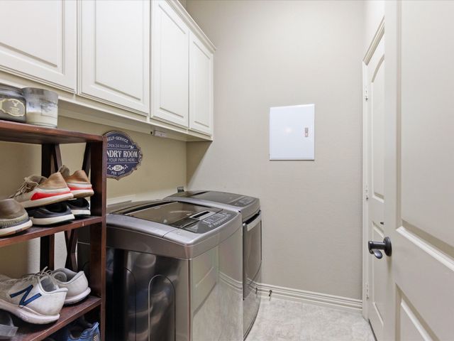 2115 N Hill Drive, Irving, TX 75038