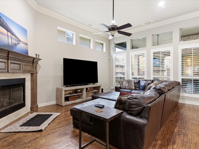 2115 N Hill Drive, Irving, TX 75038