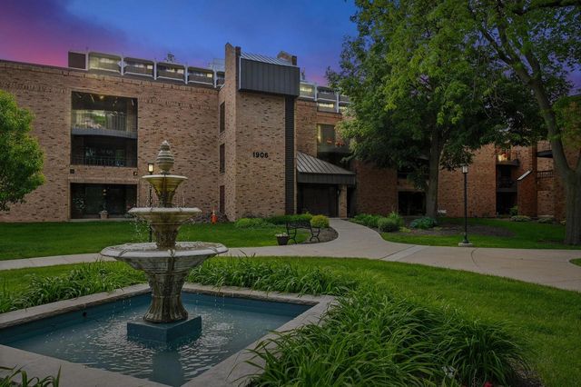 1906 E Shorewood BOULEVARD #360, Shorewood, WI 53211