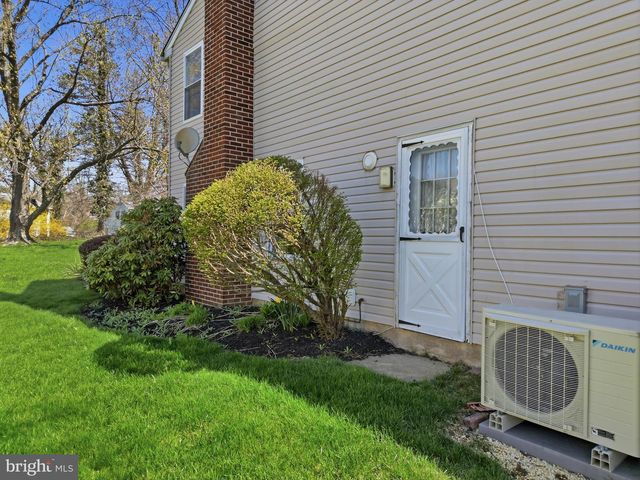 1567 BROCK CREEK DR, Yardley, PA 19067