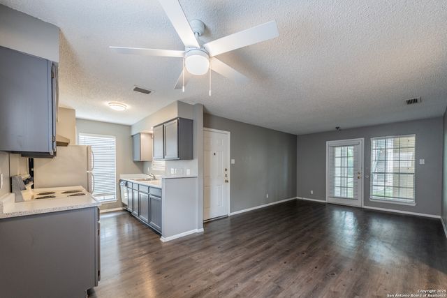 331 W Mistletoe, San Antonio, TX 78212