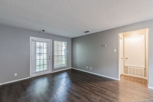 331 W Mistletoe, San Antonio, TX 78212