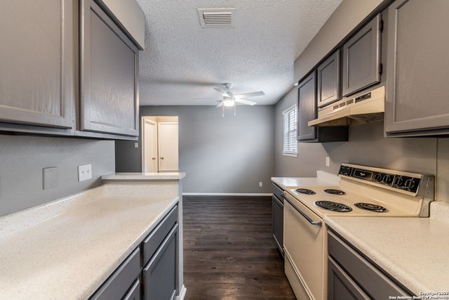 331 W Mistletoe, San Antonio, TX 78212