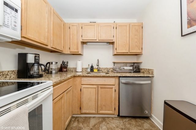 200 N Dearborn Street 3008, Chicago, IL 60601