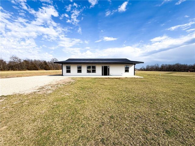 1231 SW 101 Road, Chilhowee, MO 64733