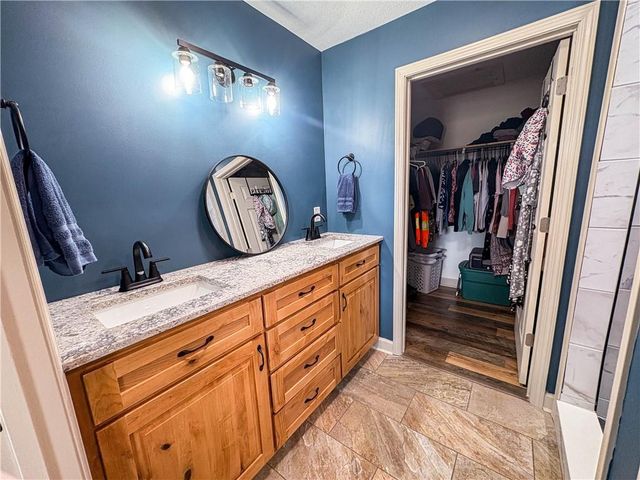 1231 SW 101 Road, Chilhowee, MO 64733