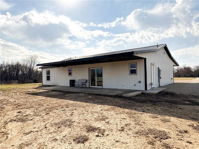 1231 SW 101 Road, Chilhowee, MO 64733