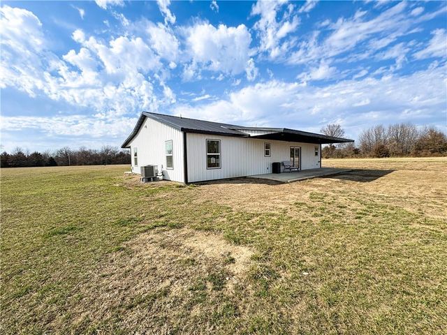1231 SW 101 Road, Chilhowee, MO 64733