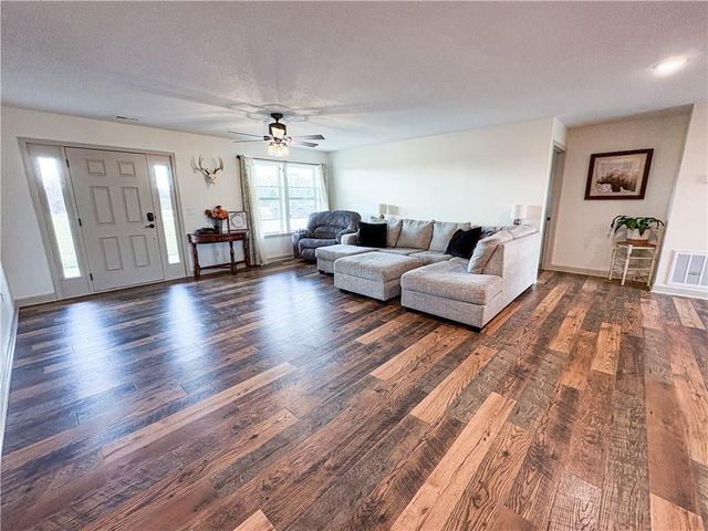 1231 SW 101 Road, Chilhowee, MO 64733