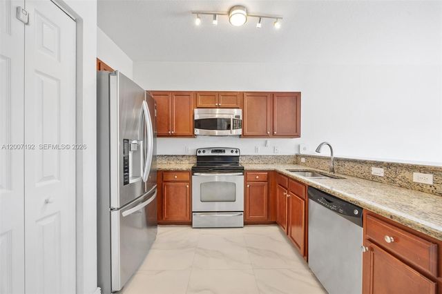 3728 NE 3rd Ct, Homestead, FL 33033