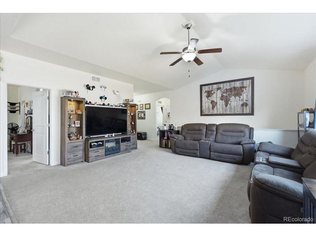 692 Settlers Dr, Milliken, CO 80543