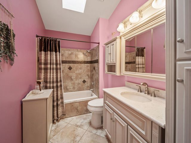 760 Thunderbird Trail, Carol Stream, IL 60188