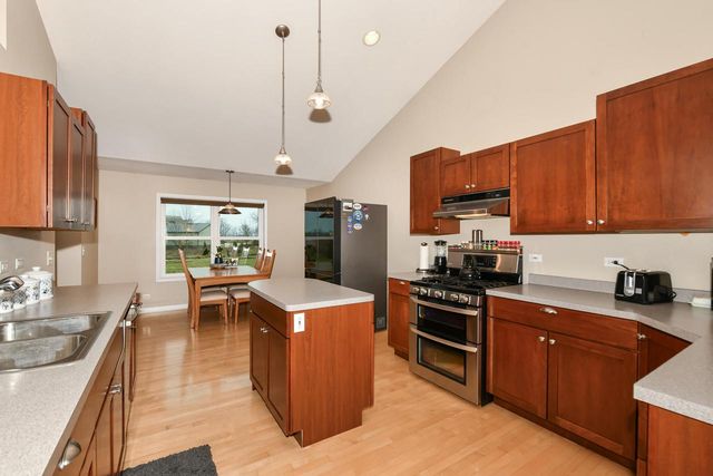 909 S Beaumont AVENUE, Kansasville, WI 53139