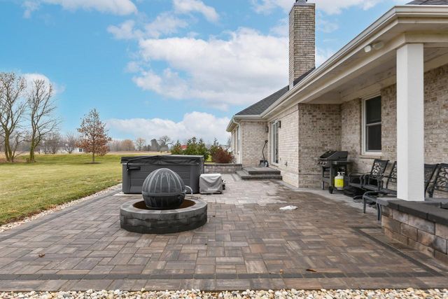 909 S Beaumont AVENUE, Kansasville, WI 53139