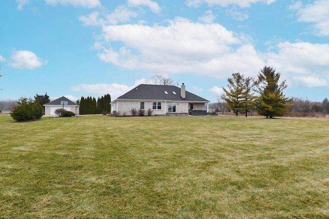 909 S Beaumont AVENUE, Kansasville, WI 53139