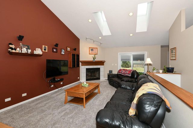 909 S Beaumont AVENUE, Kansasville, WI 53139