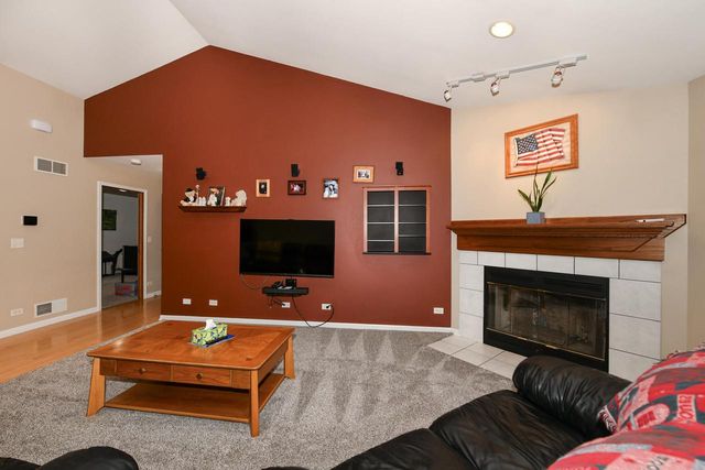 909 S Beaumont AVENUE, Kansasville, WI 53139