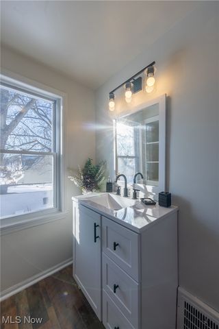 464 E 250th Street, Euclid, OH 44132