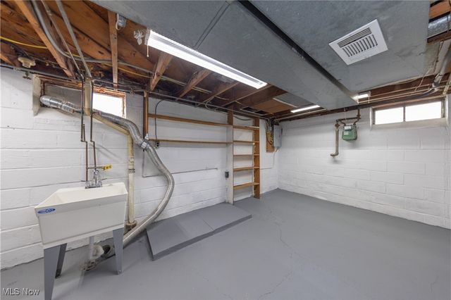 464 E 250th Street, Euclid, OH 44132