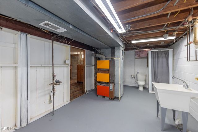 464 E 250th Street, Euclid, OH 44132