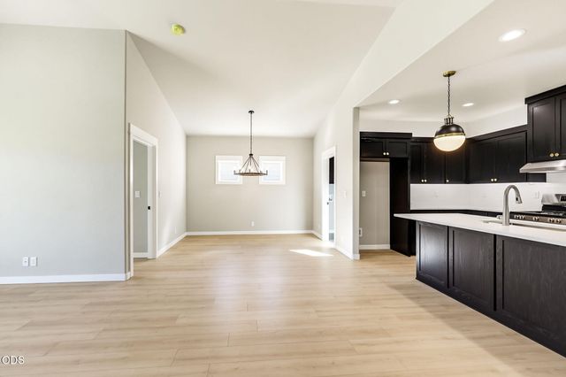 3220 Garner Way, Medford, OR 97504