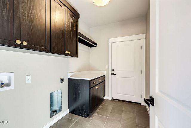 3220 Garner Way, Medford, OR 97504