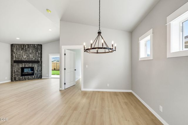 3220 Garner Way, Medford, OR 97504