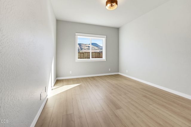 3220 Garner Way, Medford, OR 97504