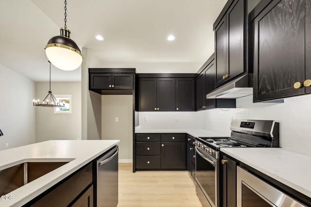 3220 Garner Way, Medford, OR 97504