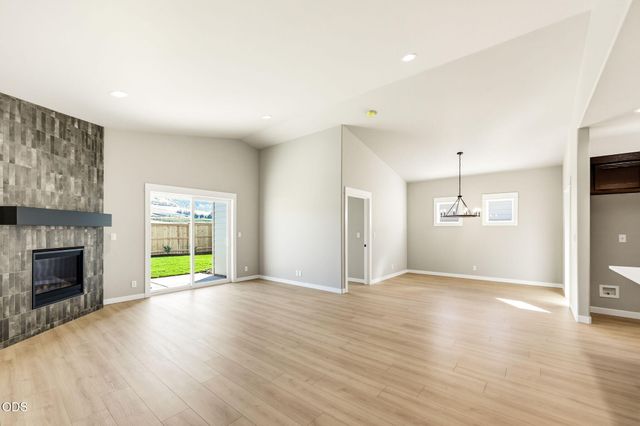 3220 Garner Way, Medford, OR 97504