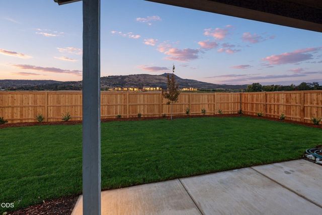 3220 Garner Way, Medford, OR 97504